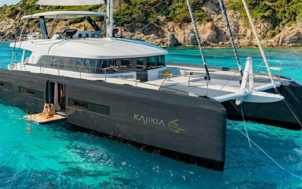KAJIKIA Catamarano di lusso