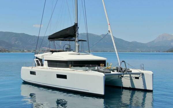 ACE OF HEARTS Luxury catamaran