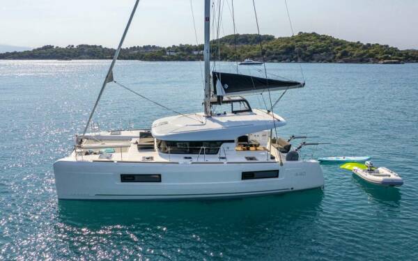 DEMY  Catamarano di lusso