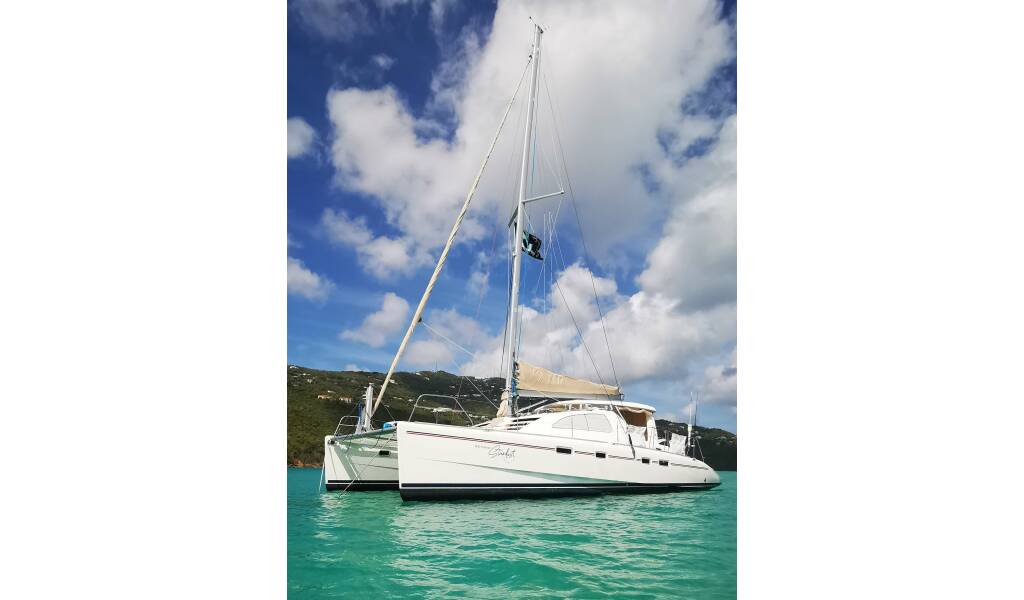 BEYOND STARDUST Catamarano di lusso