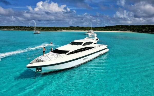 Mangusta 105' Catamarano di lusso