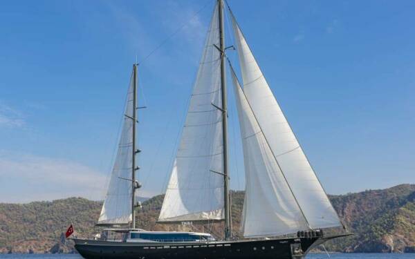 TIGRA Yacht a vela di lusso