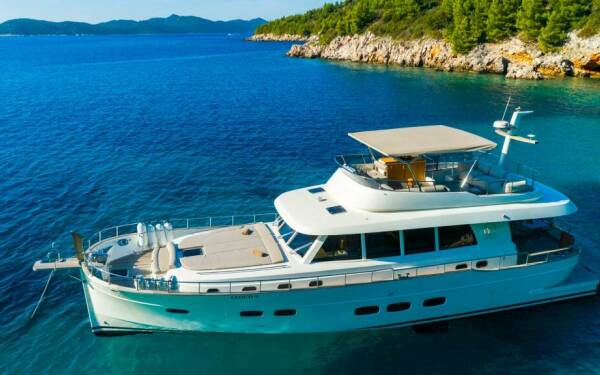 CLOUD 9 Luxury catamaran