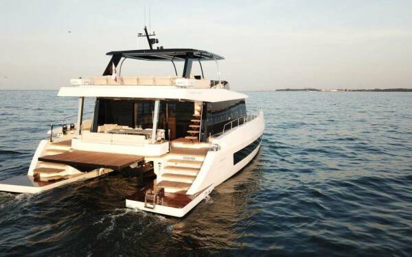 Arctic Moon Catamarán de lujo