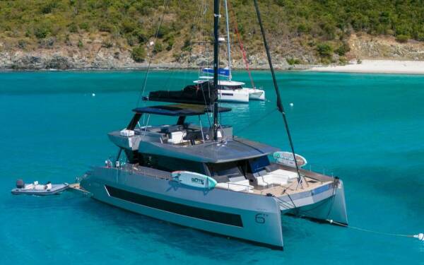 Moon Shadow Catamarán de lujo