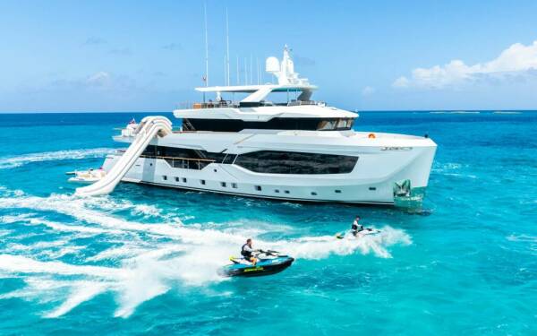 EAU LA LA  Luxury catamaran