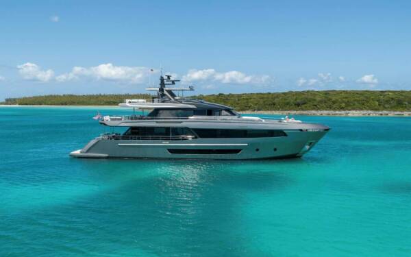 A SALT WEAPON Luxusný katamarán