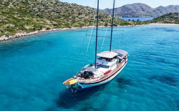 Gokdudum Yate de lujo a motor