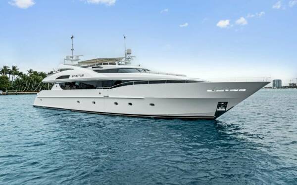 INVICTUS Luxusný katamarán