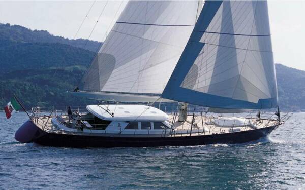 HERITAGE M Yate de lujo de vela