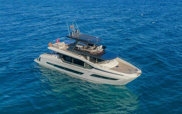 ENTHUSIAST Catamarán de lujo