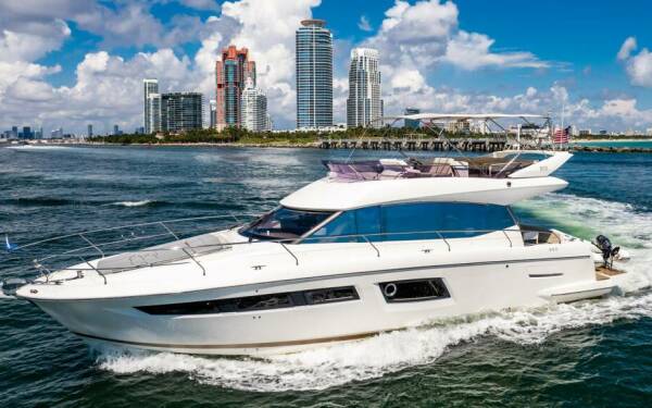 Whisky and Waves Catamarán de lujo
