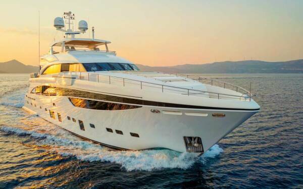 MIRAGE IV Luxury catamaran