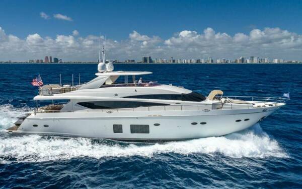 NO CURFEW Catamarán de lujo