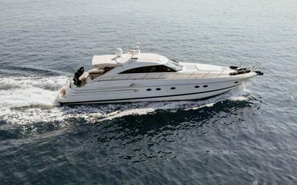 EVENIA Catamarano di lusso