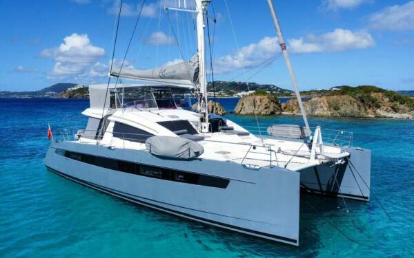 ALLURE 64 Catamarán de lujo