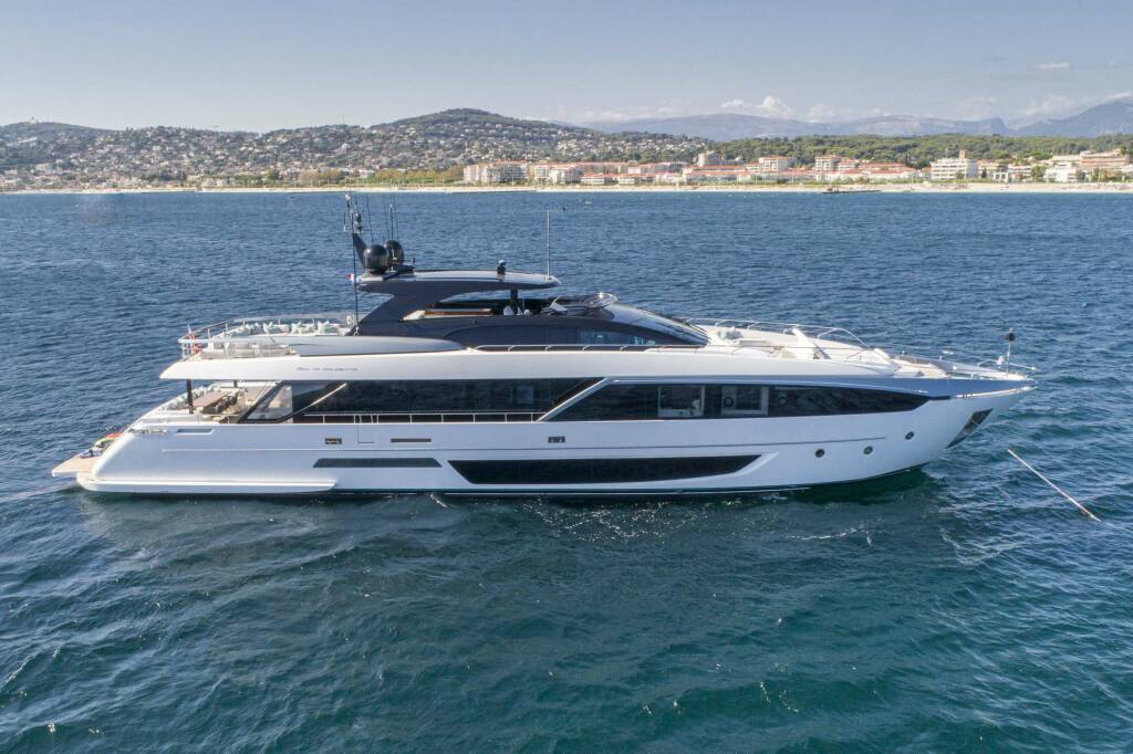 ELYSIUM I Catamarán de lujo