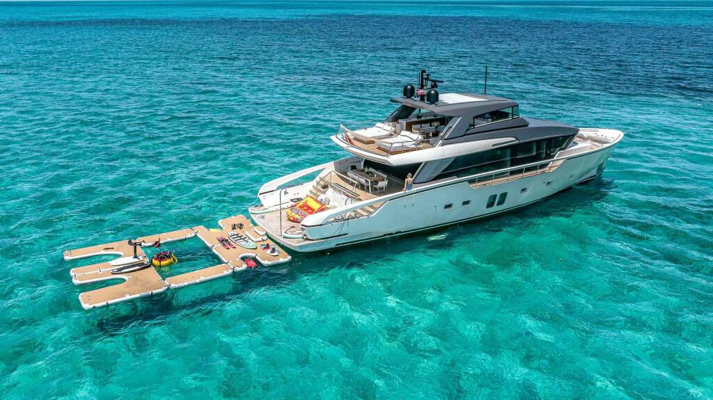 NO MATTER WHAT Luxusný katamarán