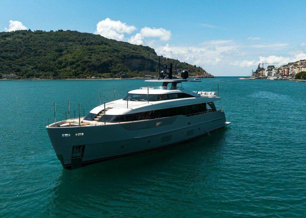 Akira Catamarán de lujo