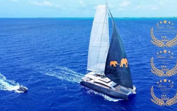 LITTLE GIANT Luxusný katamarán