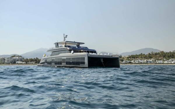 TESNI Luxusný katamarán