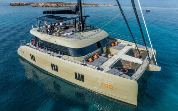 YGO. Catamarano di lusso