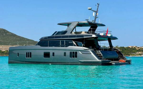 DOUBLE HAPPINESS Catamarán de lujo