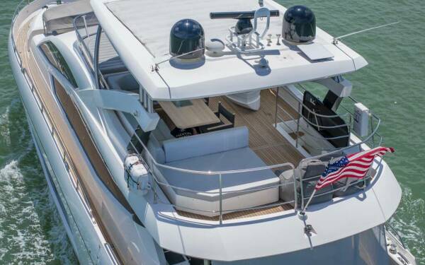 Helios Catamarán de lujo