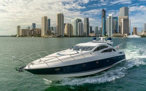 AQUAHOLIC Catamarán de lujo