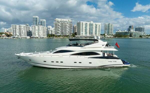 So What Who Cares Catamarano di lusso