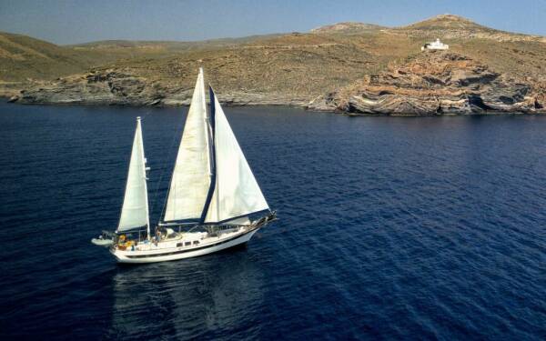 Onfekomonadi Luxury sailing yacht