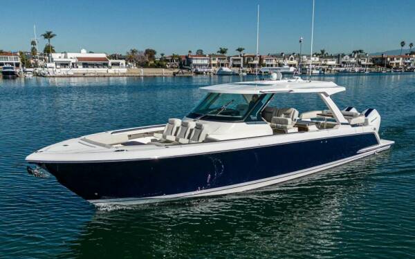 Tiara 43 Catamarán de lujo