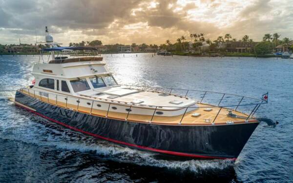 FALCON Catamarán de lujo