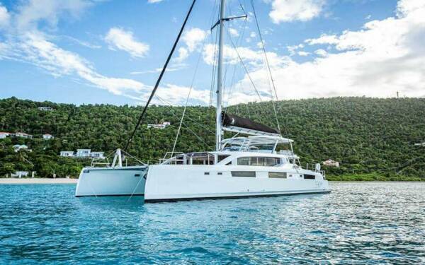 VOYAGE 590 Catamarán de lujo