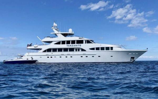 TANZANITE Luxury catamaran