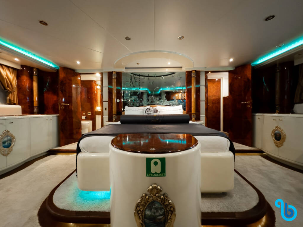 42 M Motor Yacht Crocus, CROCUS