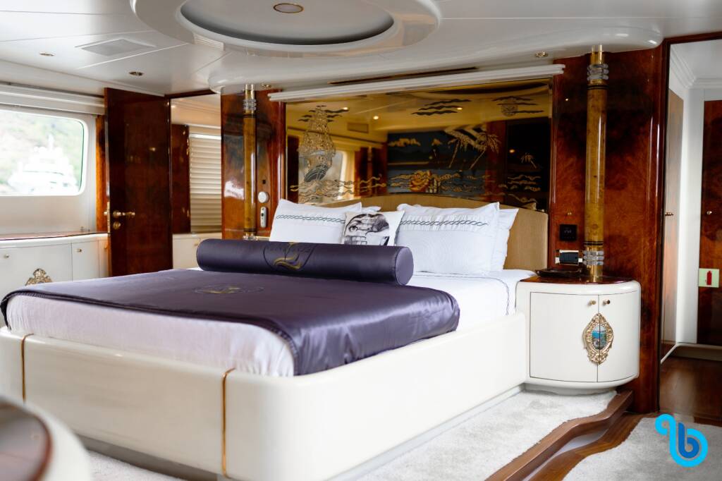 42 M Motor Yacht Crocus, CROCUS