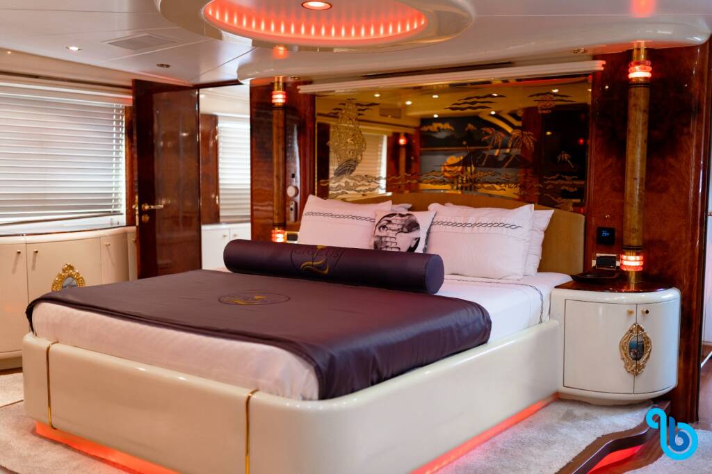 42 M Motor Yacht Crocus, CROCUS