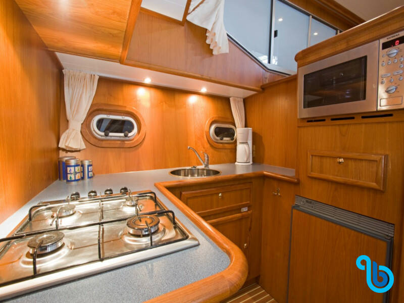 Advantage 42 , Drait 77