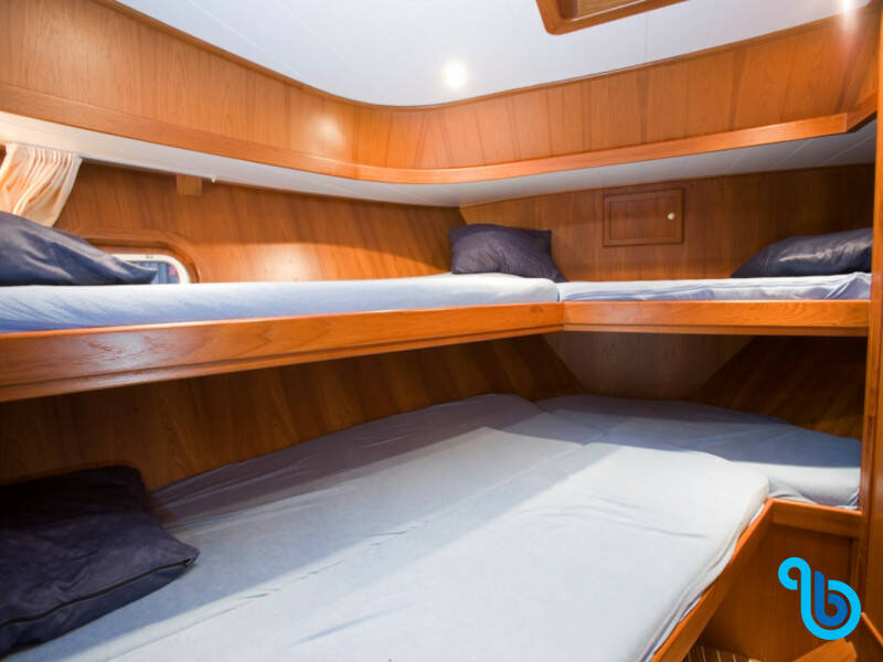 Advantage 42 , Drait 77