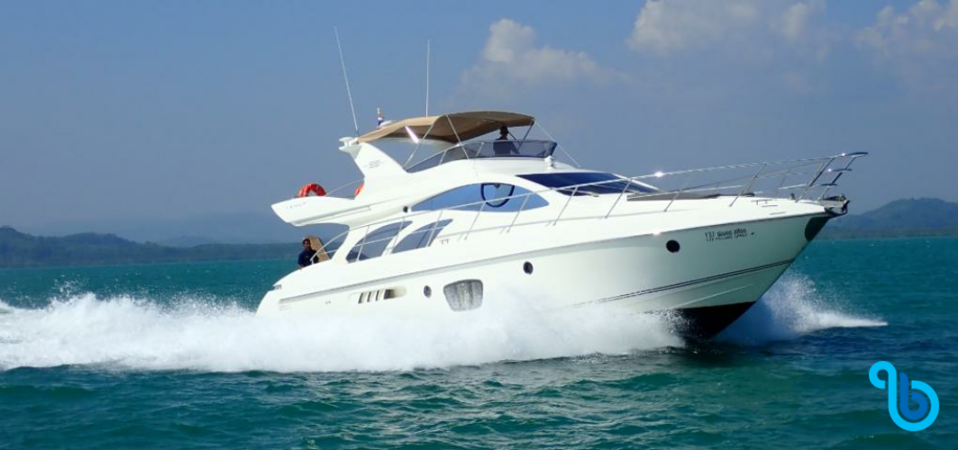 Azimut 55 | Pillars