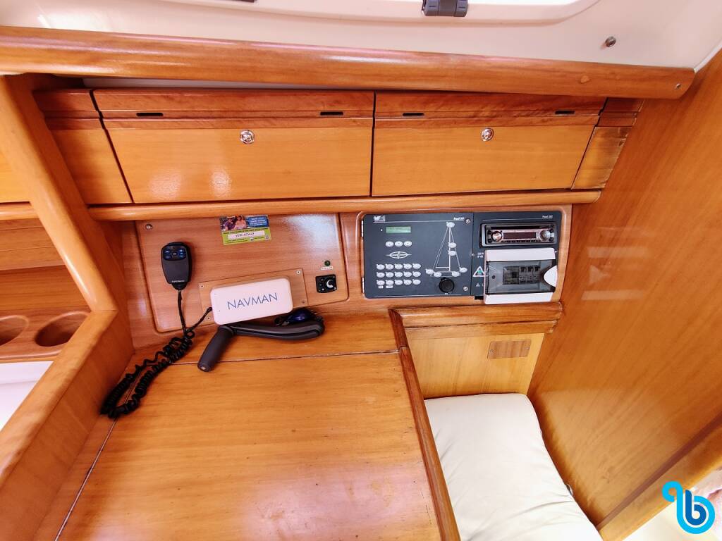 Bavaria 31 Cruiser, Achi