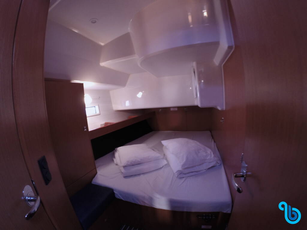 Bavaria 46 Cruiser, Elektra