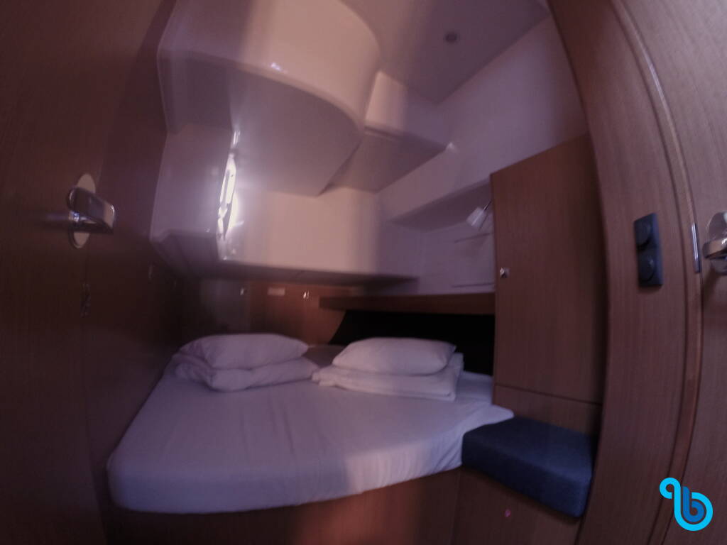 Bavaria 46 Cruiser, Elektra