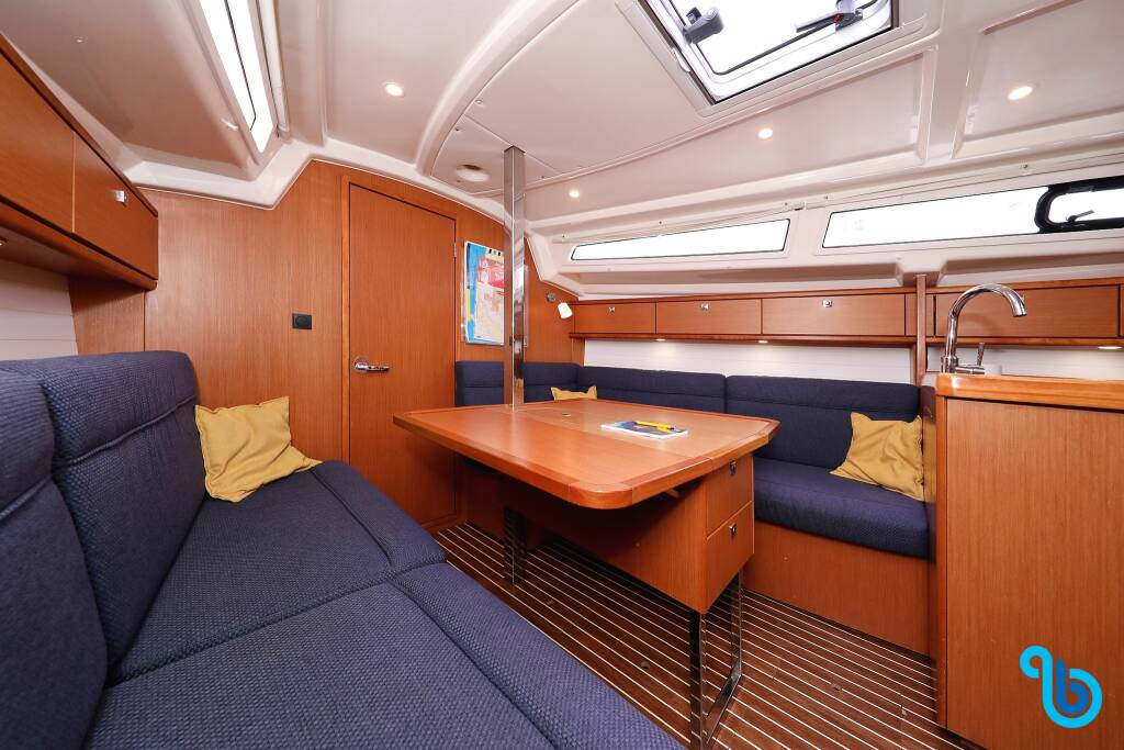 Bavaria Cruiser 33, HOMEOFFICE