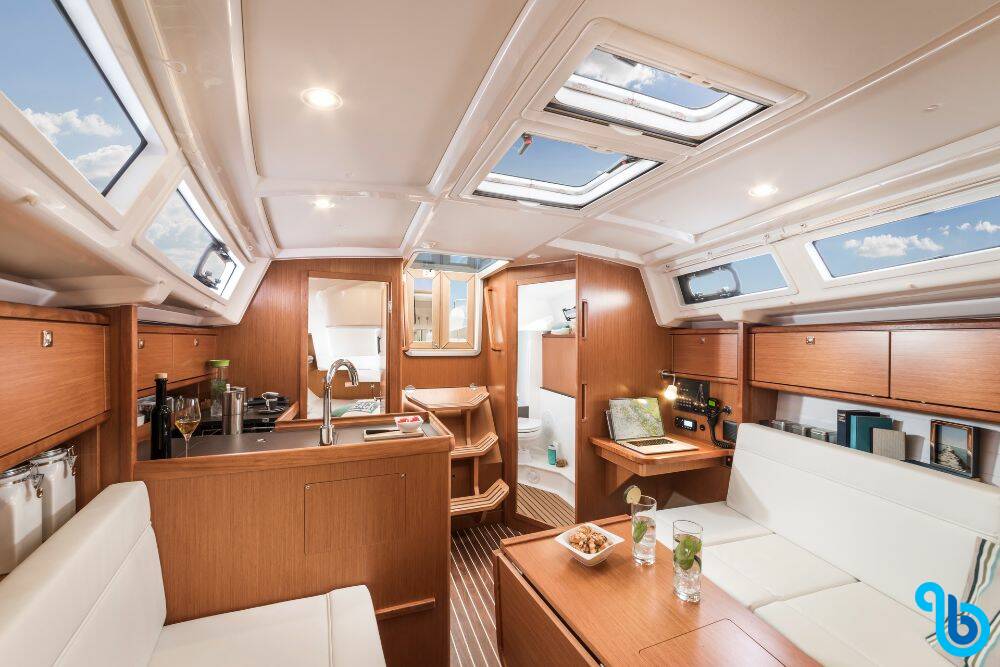 Bavaria Cruiser 34, Luna