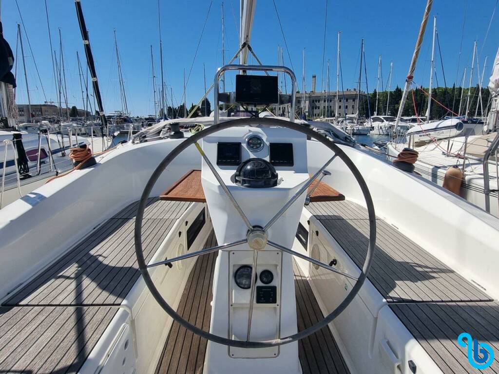 Bavaria Cruiser 36, Eleven