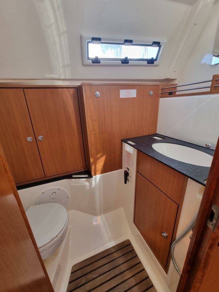 Bavaria Cruiser 36, Eleven