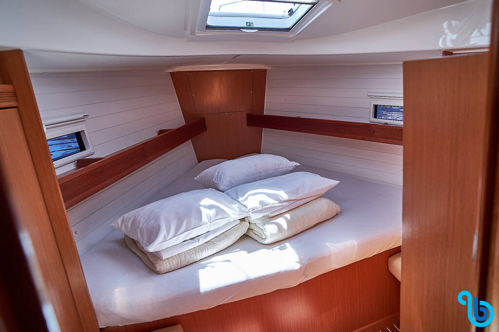 Bavaria Cruiser 36, White Pearl