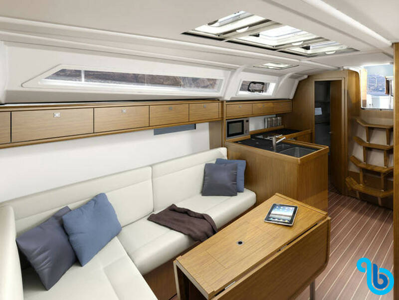 Bavaria Cruiser 37, Aventura